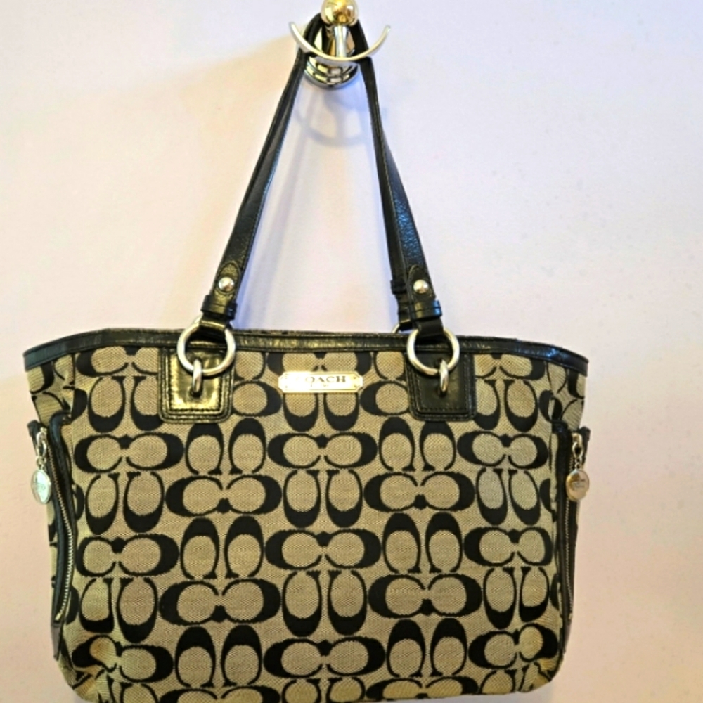Coach Gallery Signature Tote - EUC #127
